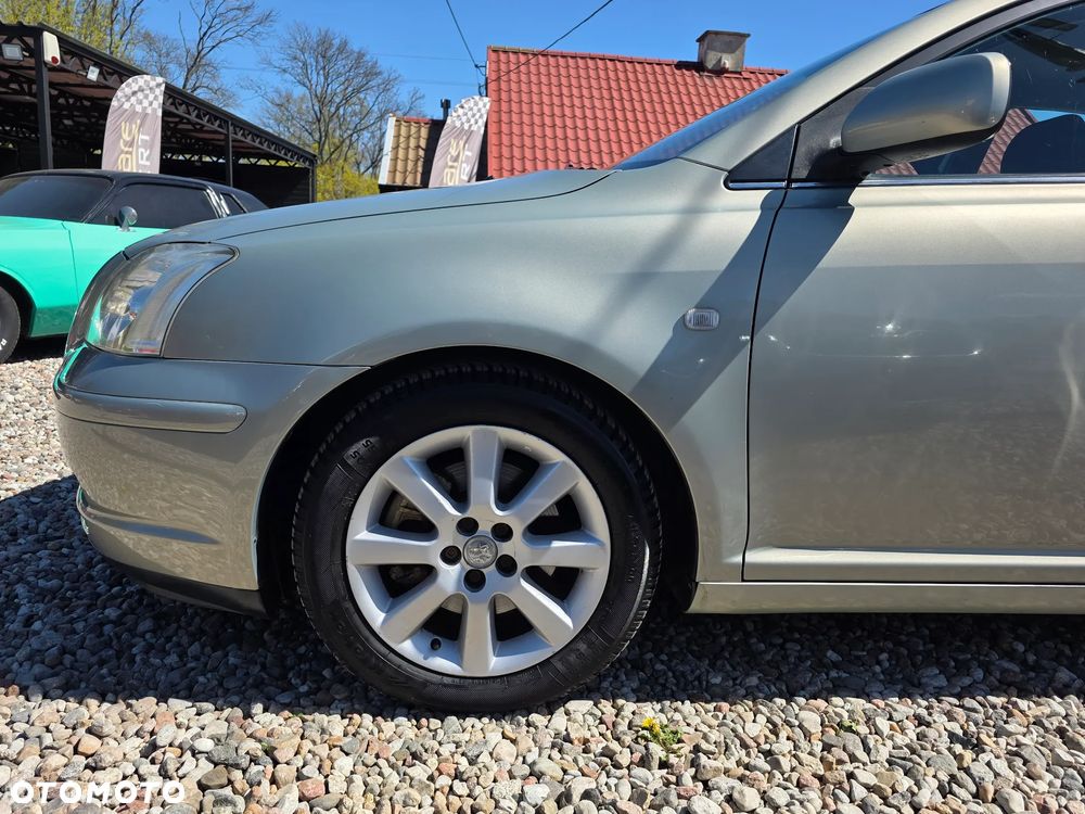 Toyota Avensis 2.0 VVT-i Sol - 18