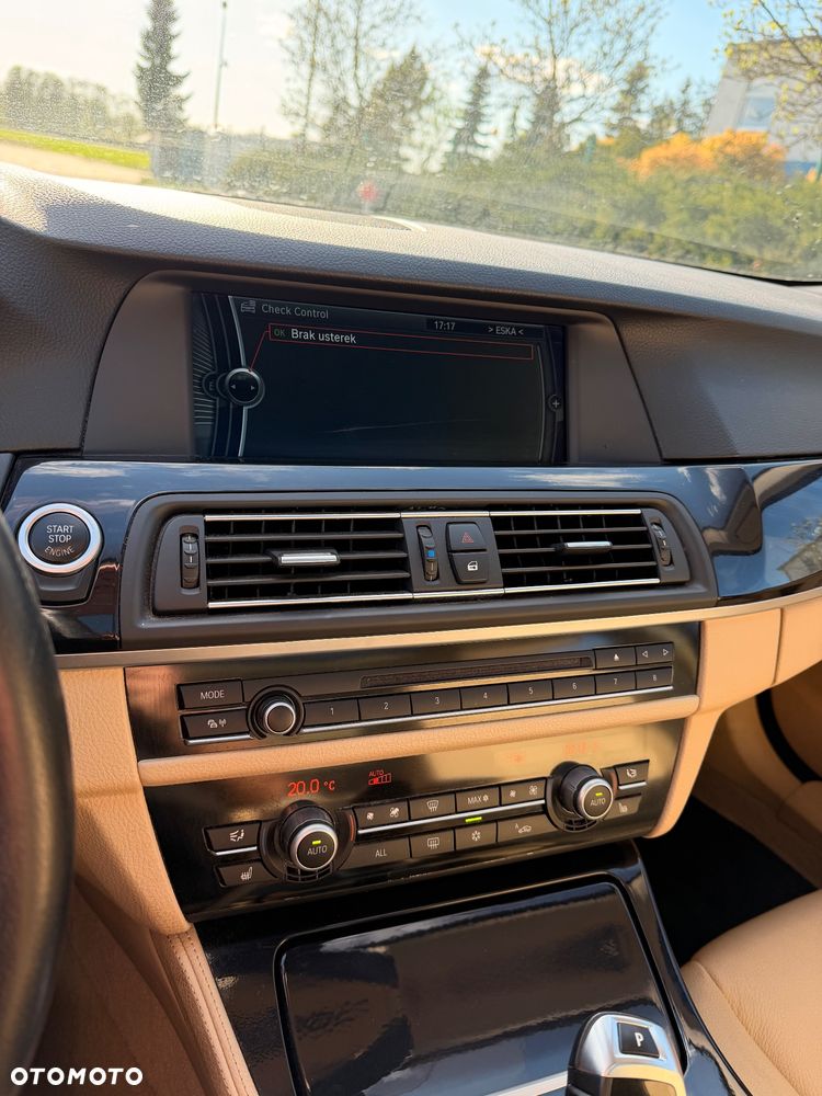 BMW Seria 5 525d Sport-Aut - 38