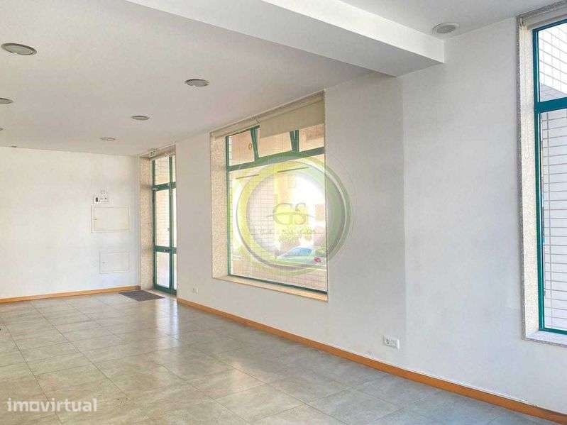 Arrenda-se Loja Comercial em Aver-o-Mar - Grande imagem: 3/8