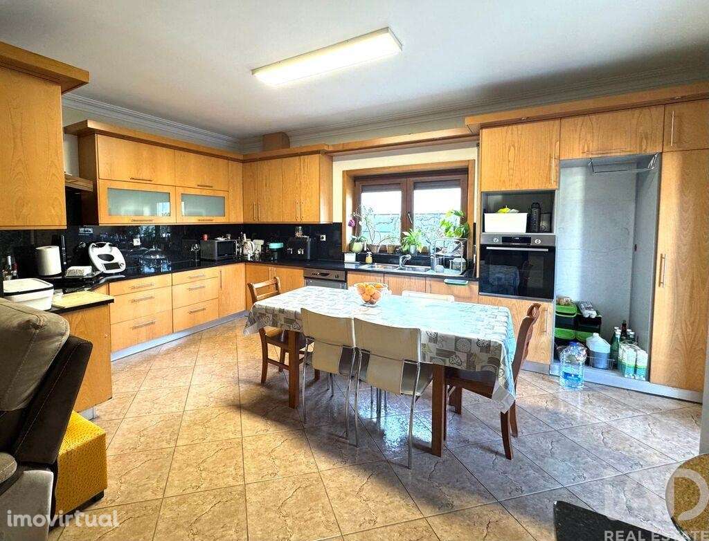Casa / Villa T4 em Navió e Vitorino dos Piães de 285,00 m2 - Grande imagem: 4/14