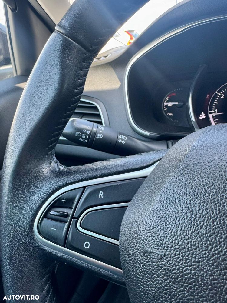 Renault Megane TCe 140 GPF LIMITED - 26