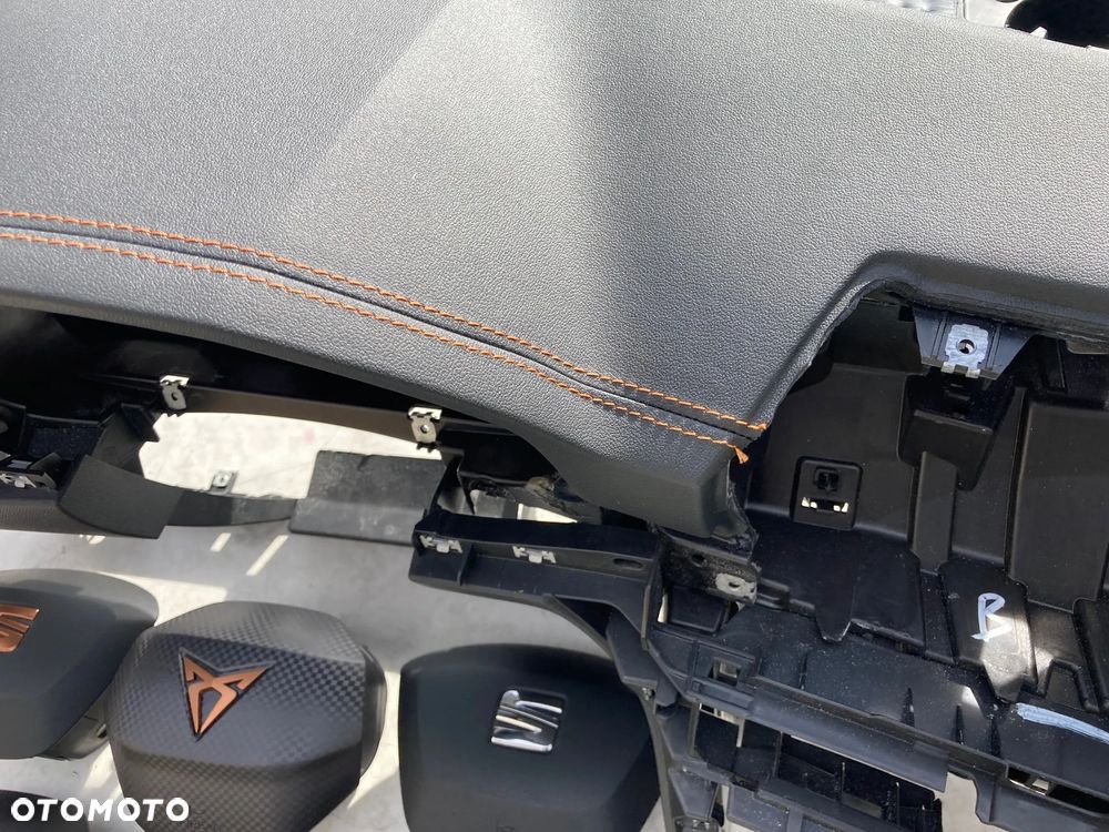 SEAT LEON CUPRA FORMENTOR DESKA KONSOLA KOKPIT PULPIT PÓŁKA PARAPET PODUSZKI POWIETRZNE KIEROWCY PASAŻERA KOLAN AIR BAG PODUSZKA POWIETRZNA KOLANOWA AIRBAG FOTELA W FOTEL KANAPY AIR BAG LĘDŹWIOWY PASY PAS NAPINACZE DOPINACZE SKÓRA NIĆ SZYTA naprawa !!! - 7