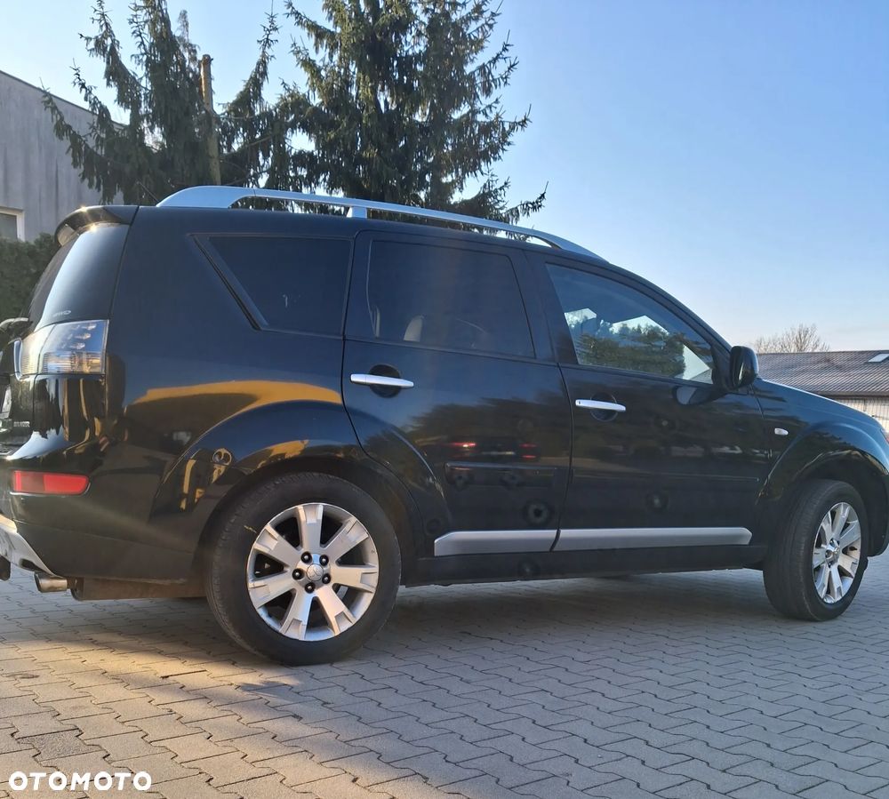 Mitsubishi Outlander - 4