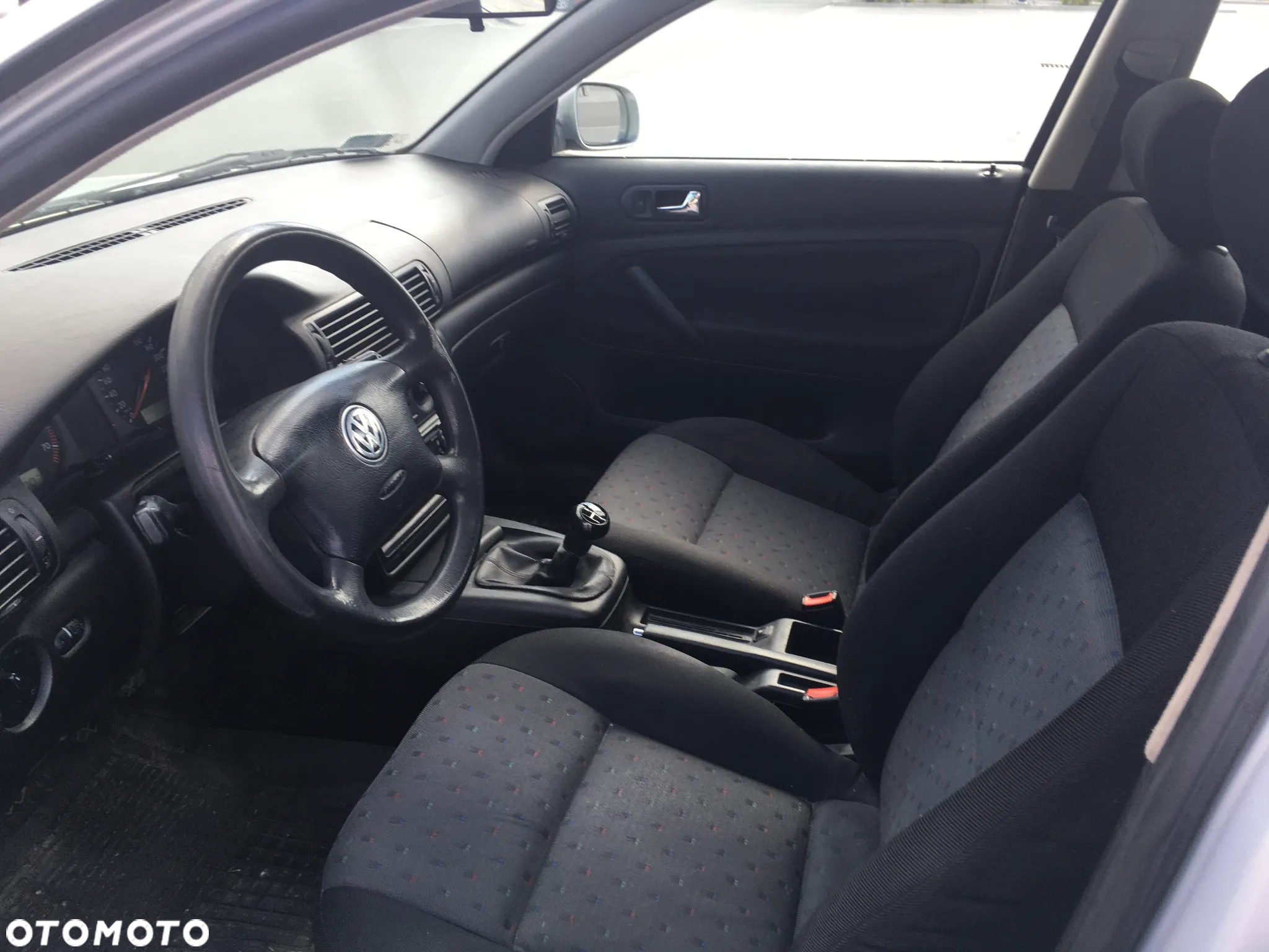 Volkswagen Passat 1.6 - 7
