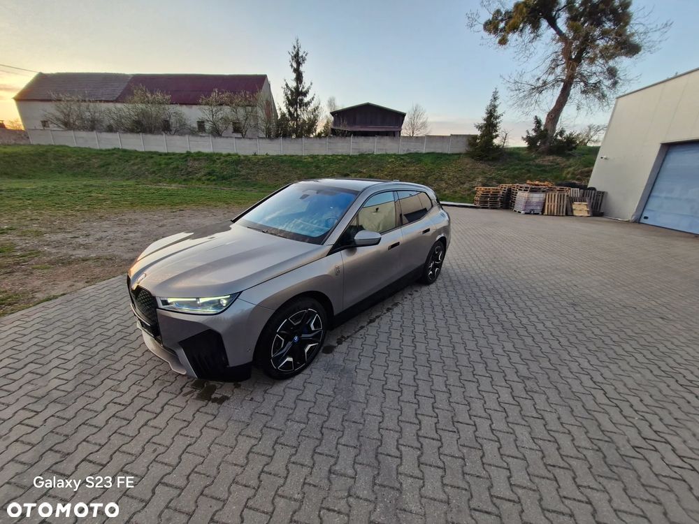 BMW iX xDrive40 - 10