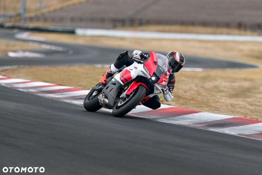 Yamaha R9 - 7