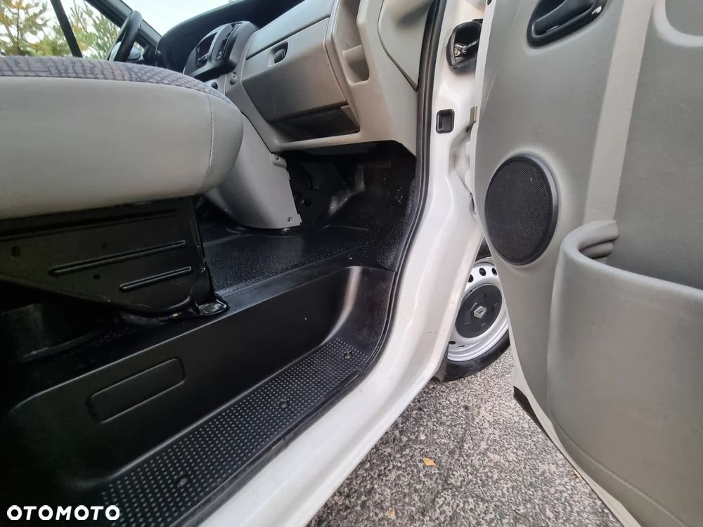 Renault TRAFIC - 12