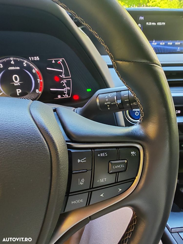 Lexus UX 250h Business Edition - 18