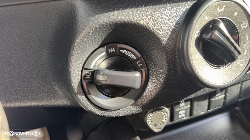 Toyota Hilux 2.4 D-4D 4WD CD CM - 6