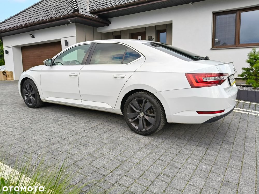 Skoda Superb 2.0 TDI Ambition DSG - 9