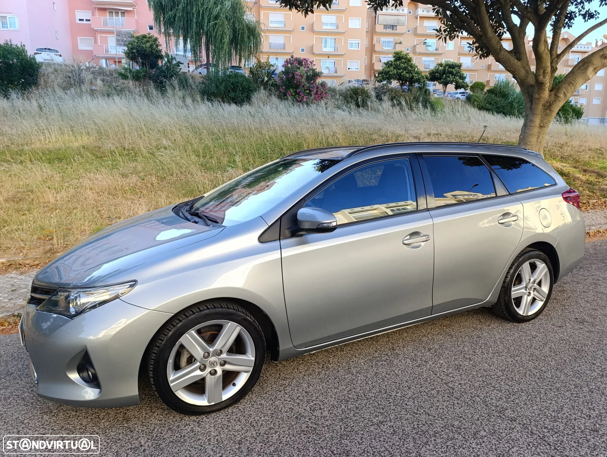 Toyota Auris Touring Sports 1.4 D-4D Com+P.Sport +Navi - 2