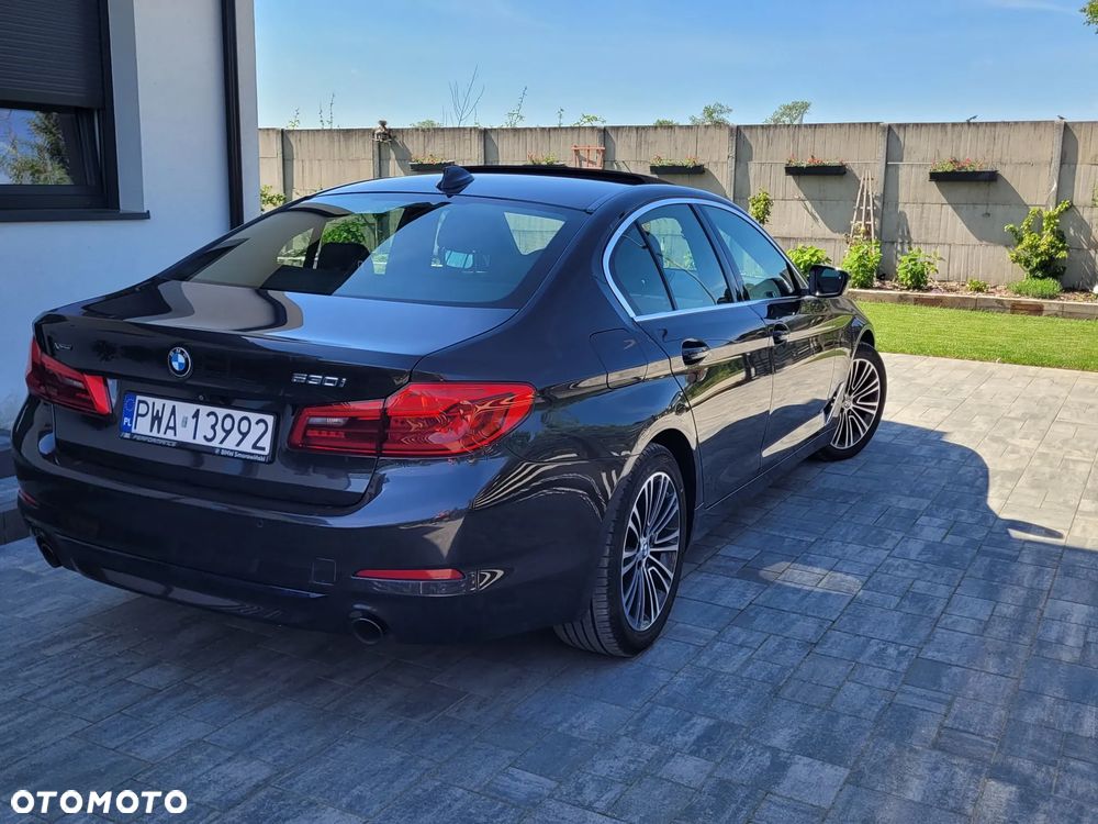 BMW Seria 5 530i xDrive Sport Line - 10