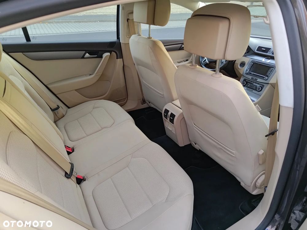 Volkswagen Passat 1.6 TDI Comfortline - 8