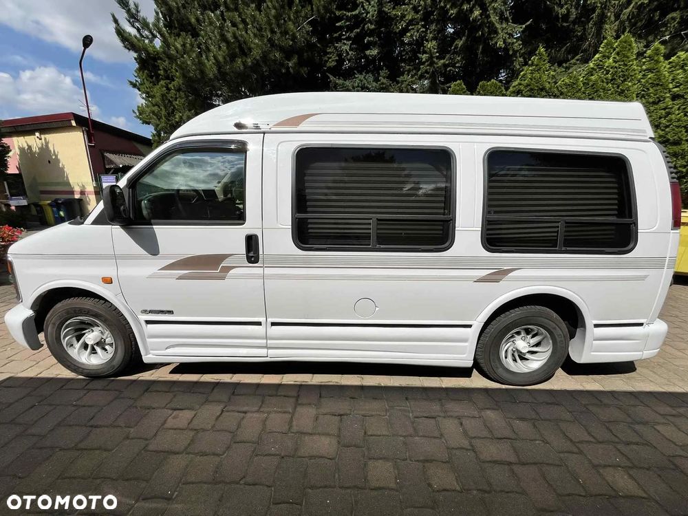 Chevrolet Express - 8
