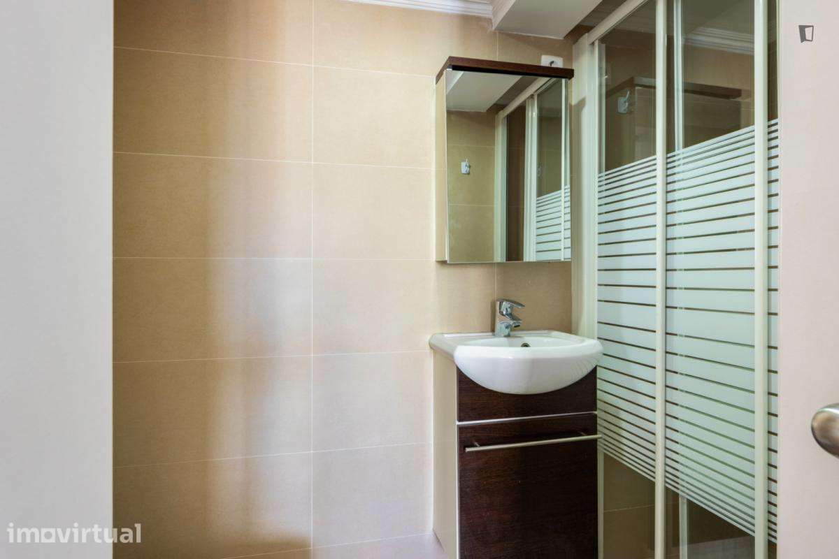 Quarto - localizado em Olaias Lisbon - Grande imagem: 5/14