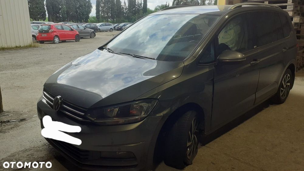 Volkswagen Touran - 10