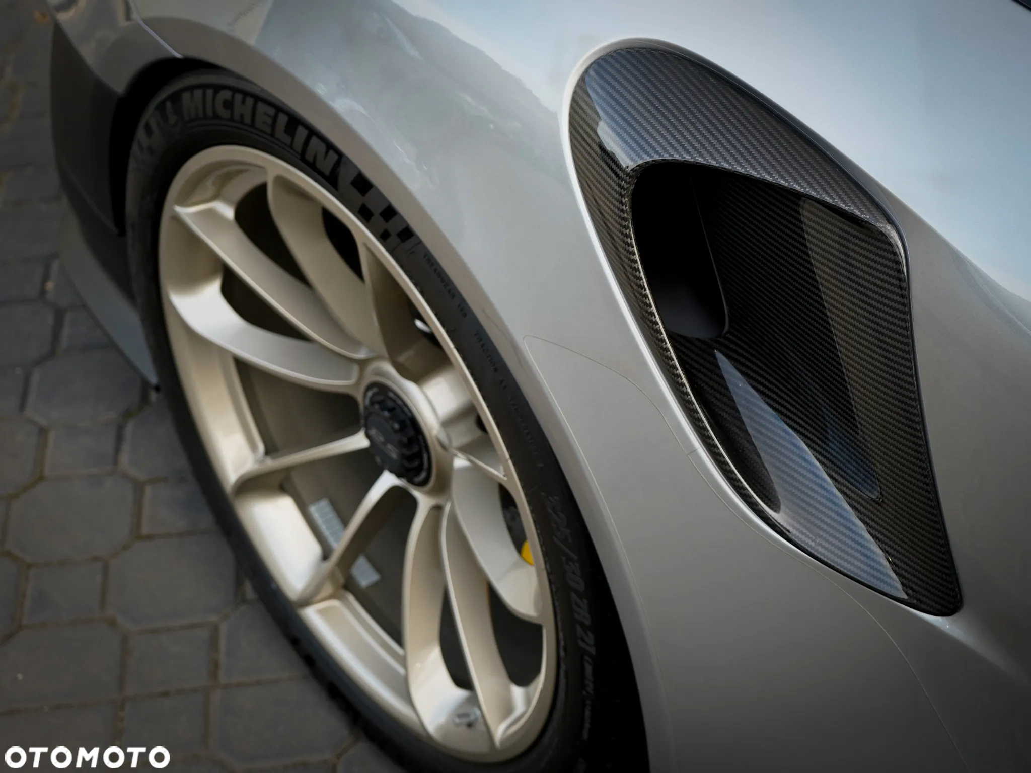 Porsche 911 GT2 RS - 11