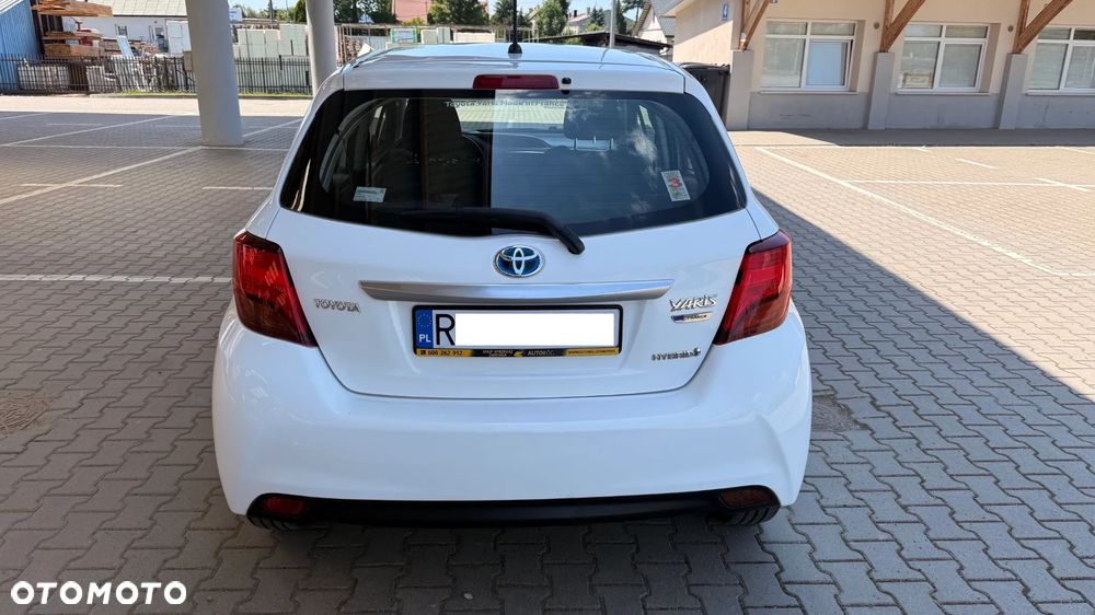 Toyota Yaris Hybrid 100 Dynamic - 5