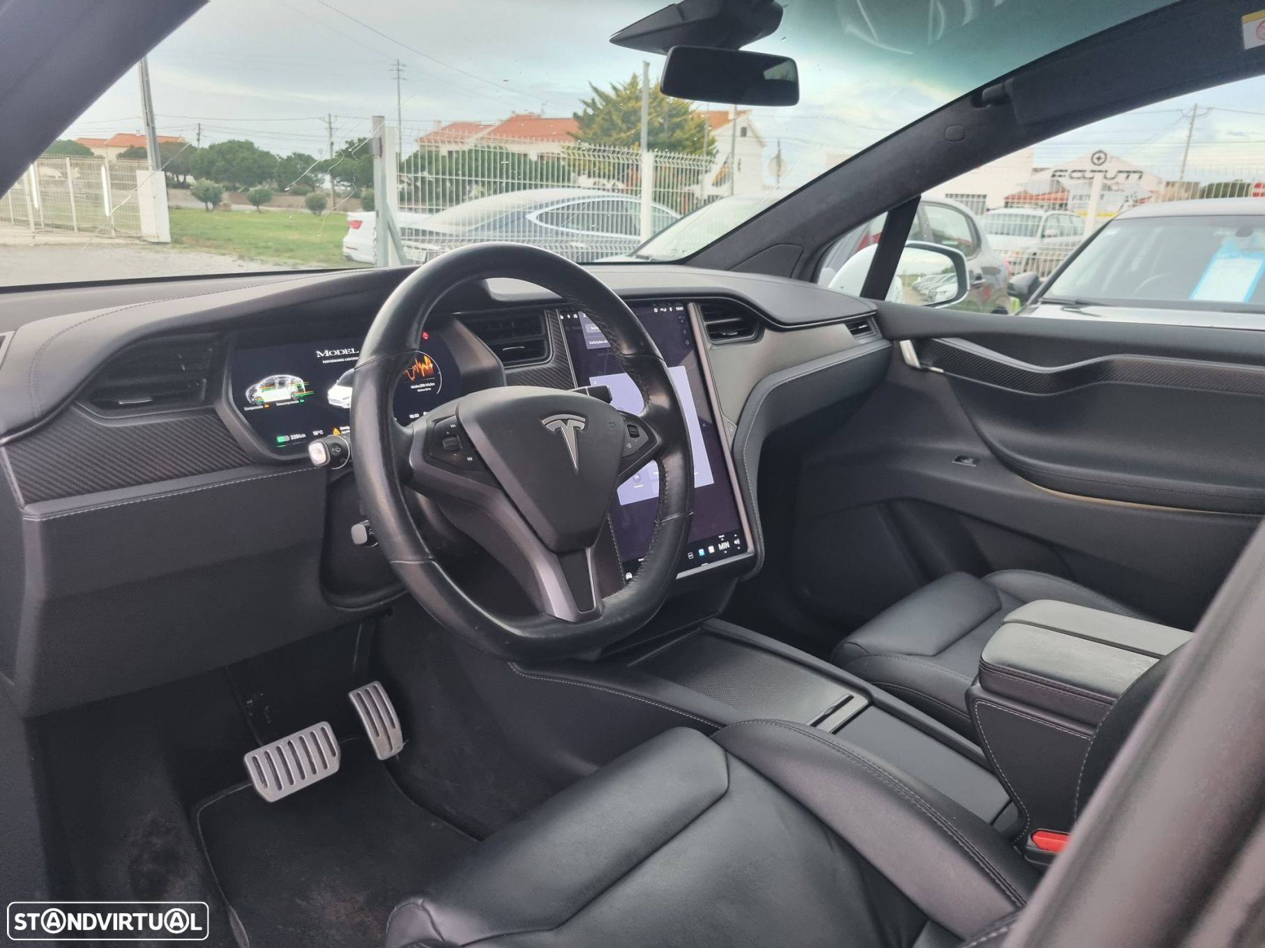 Tesla Model X - 13