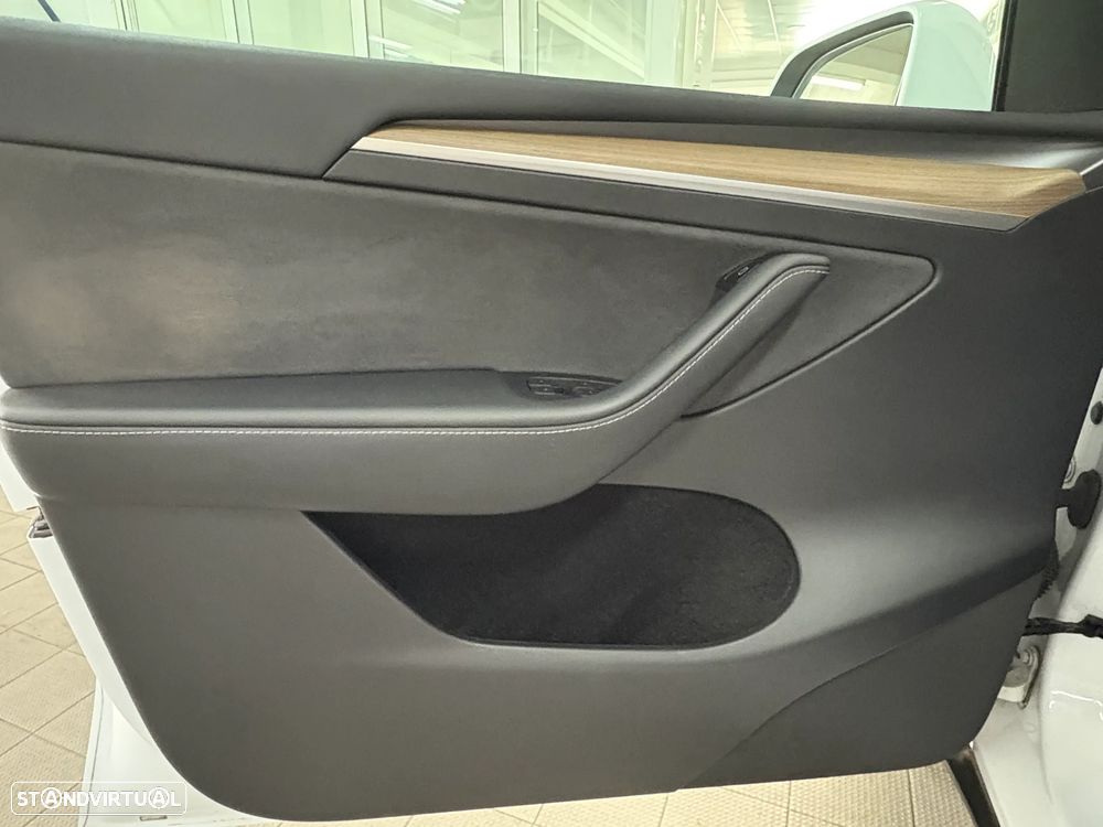 Tesla Model Y RWD - 18