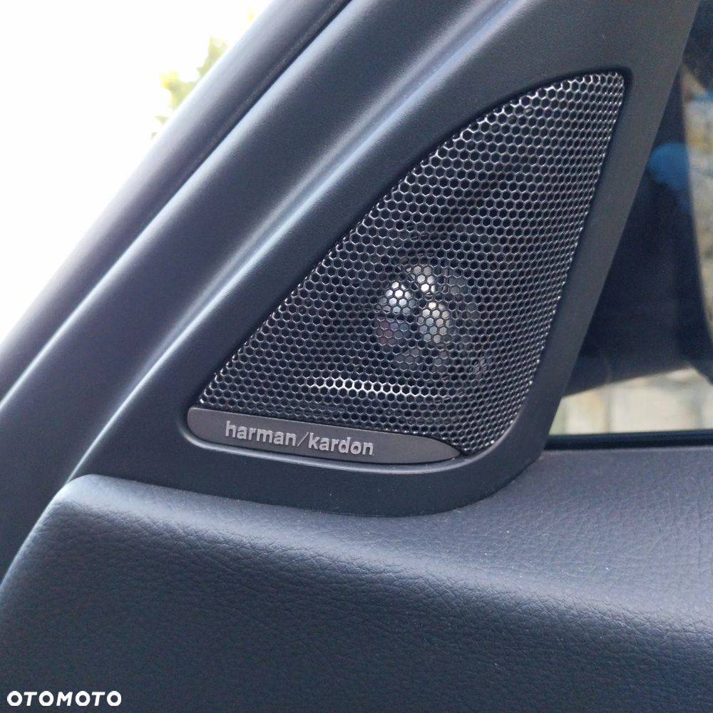 BMW Seria 3 330i xDrive M Sport - 30