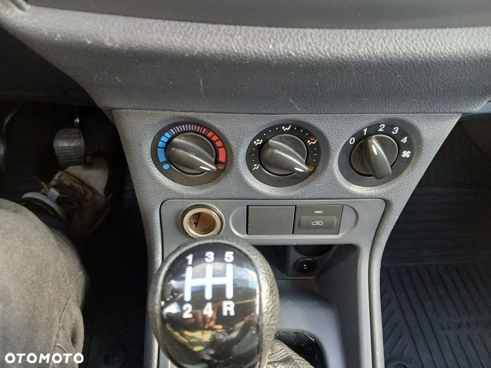 Ford Transit Connect - 23