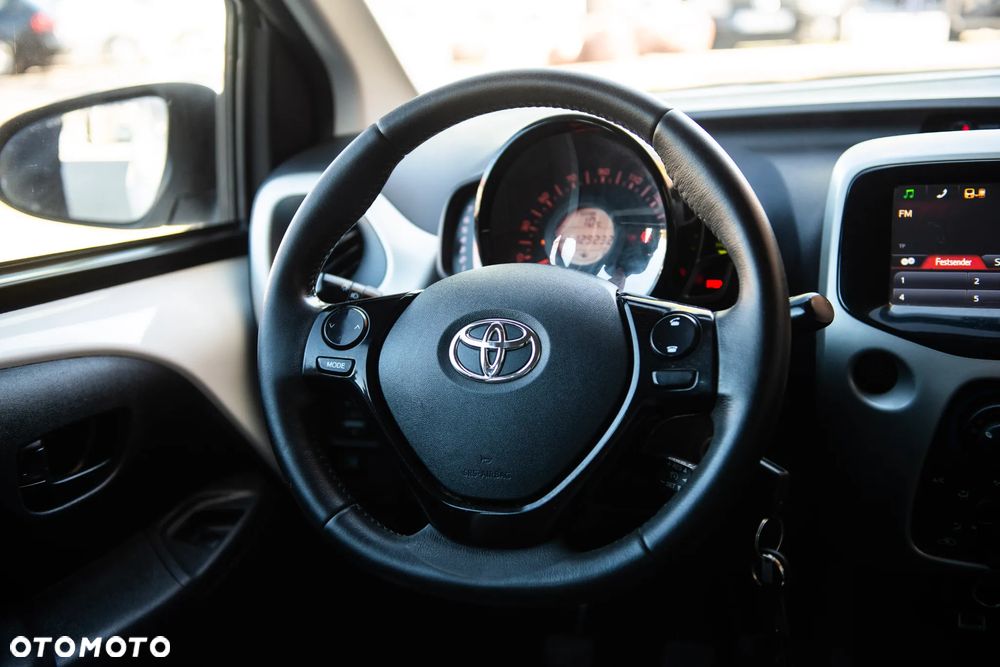 Toyota Aygo x-play Eco - 24