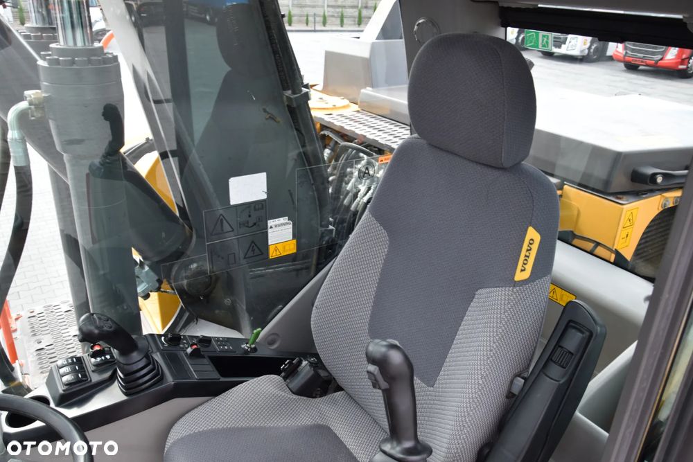 Volvo EWR150E / 6400 MTH / KOPARKA KOŁOWA / KABINA / KLIMATYTZACJA / SPYCH / STABILIZATORY / DODATKOWY OSPRZĘT / 3 ŁYŻKI / SPROWADZONA - 24