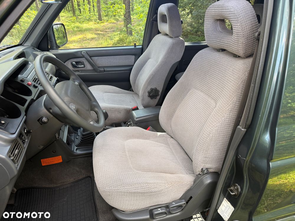 Mitsubishi Pajero - 21
