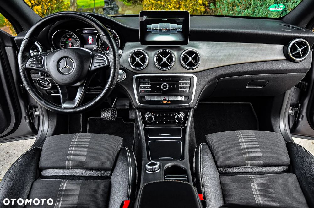 Mercedes-Benz CLA 200 7G-DCT UrbanStyle Edition - 31