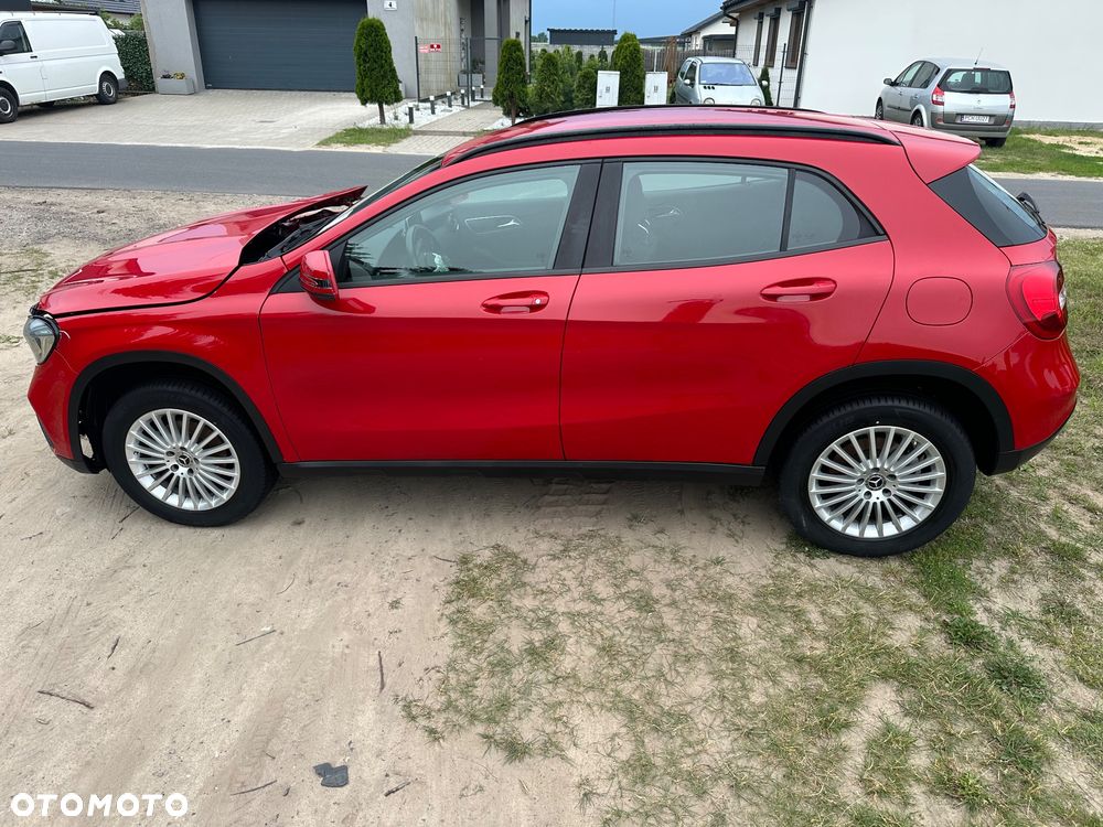 Mercedes-Benz GLA 180 7G-DCT UrbanStyle Edition - 34