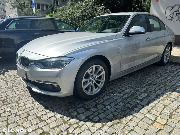BMW Seria 3 320d xDrive Luxury Line