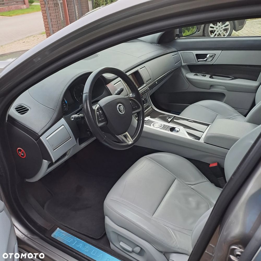 Jaguar XF 2.2 D Premium Luxury - 2