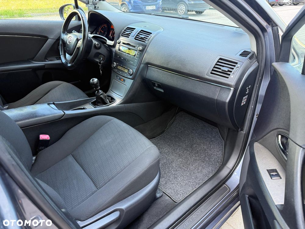 Toyota Avensis - 19