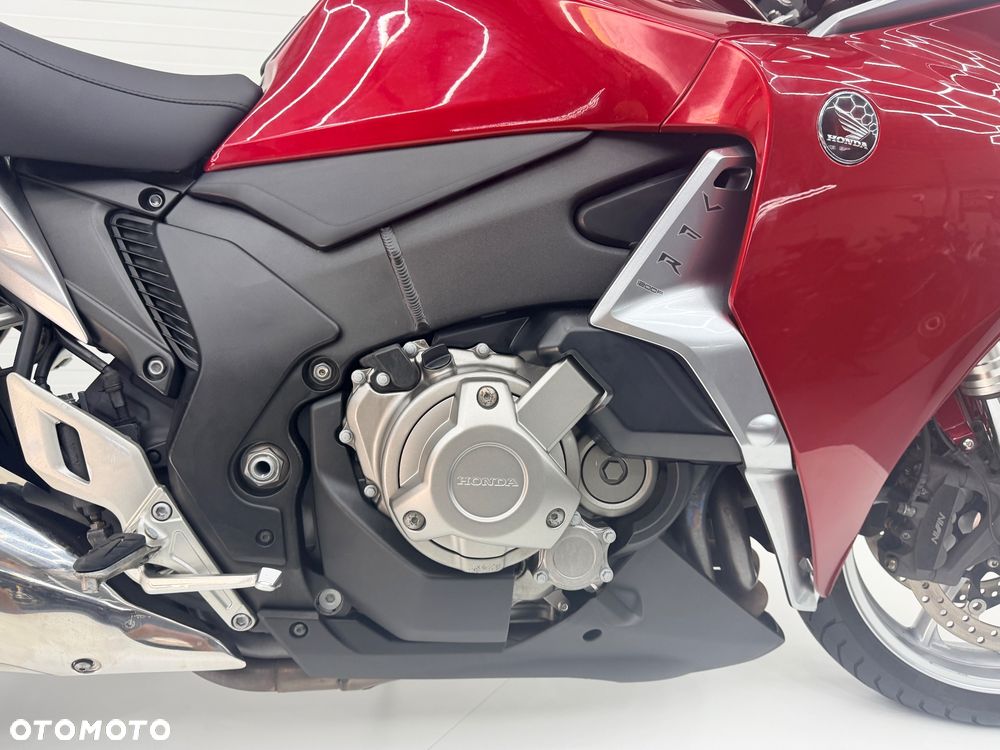 Honda VFR - 12