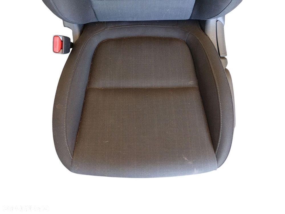 FOTEL LEWY PRZÓD HYUNDAI KONA I LIFT (20-23) - 3