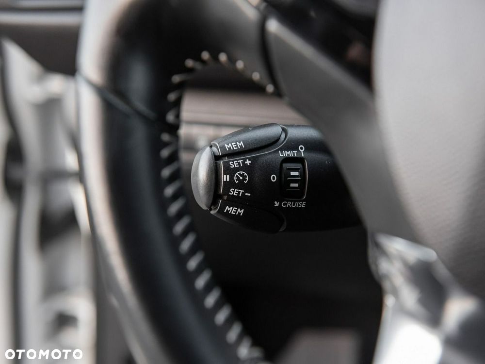 Peugeot 308 1.5 BlueHDi Allure Pack S&S - 25