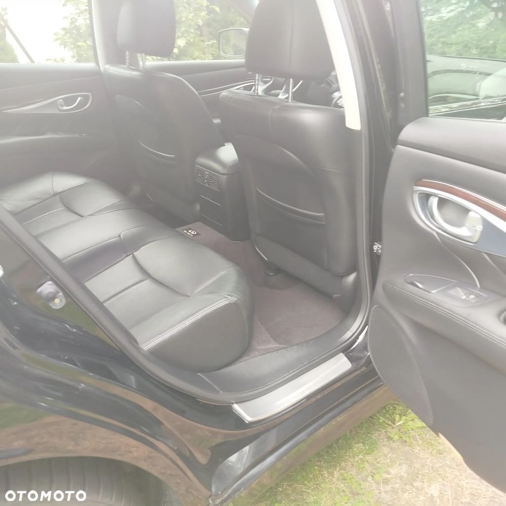 Infiniti M - 10