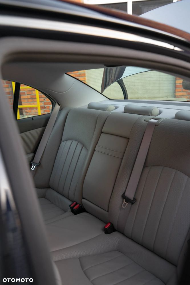 Mercedes-Benz Klasa E 500 4-Matic Elegance - 23