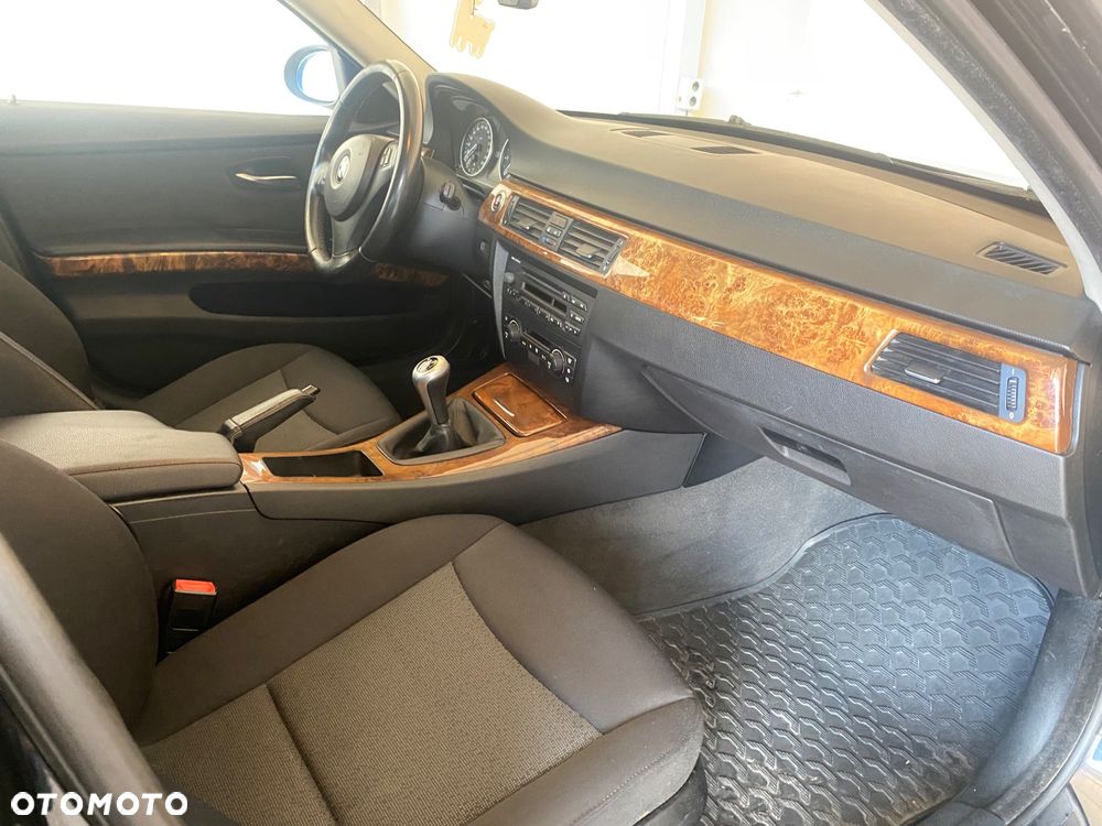 BMW Seria 3 318i - 10