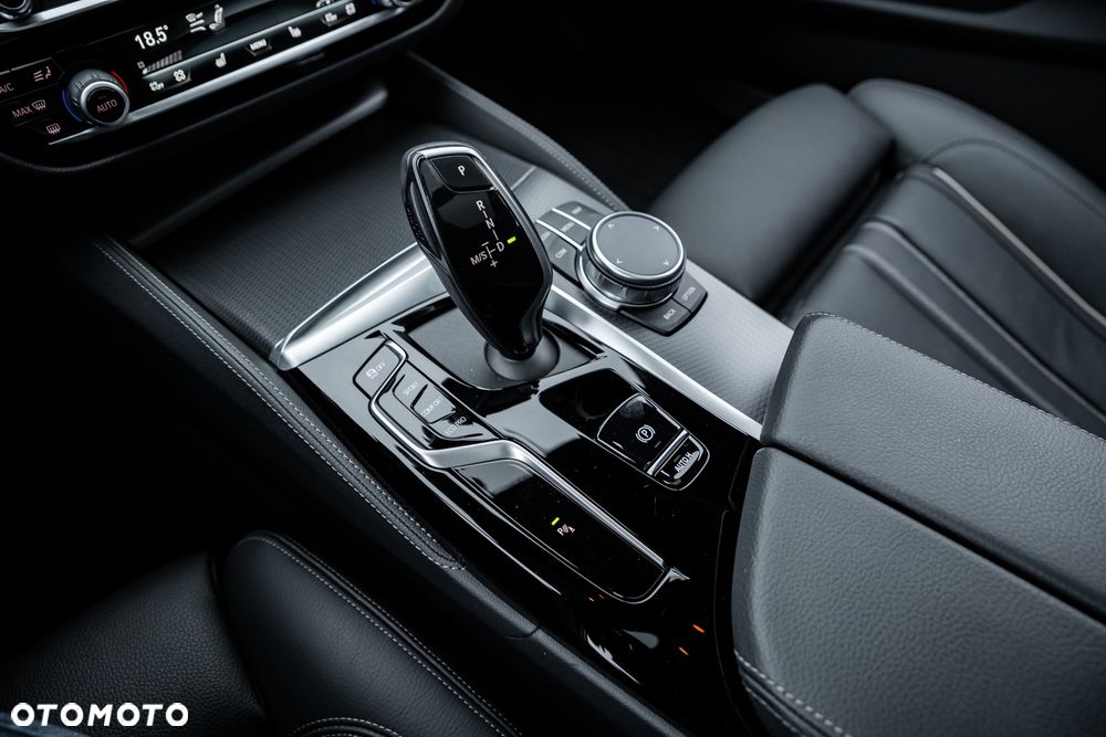 BMW Seria 5 520d M Sport - 37