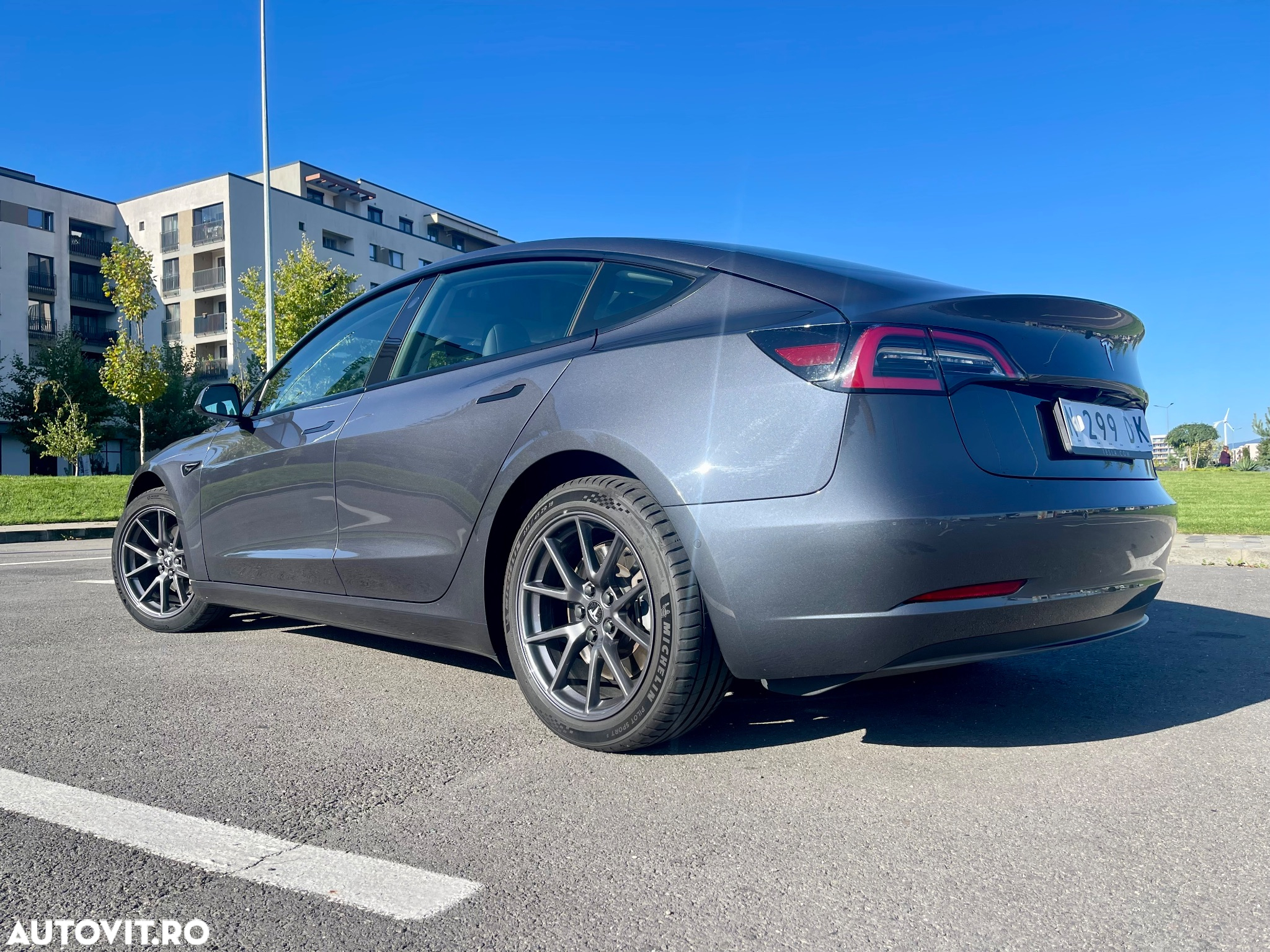 Tesla Model 3 Standard Reichweite Plus Hinterradantrieb - 11