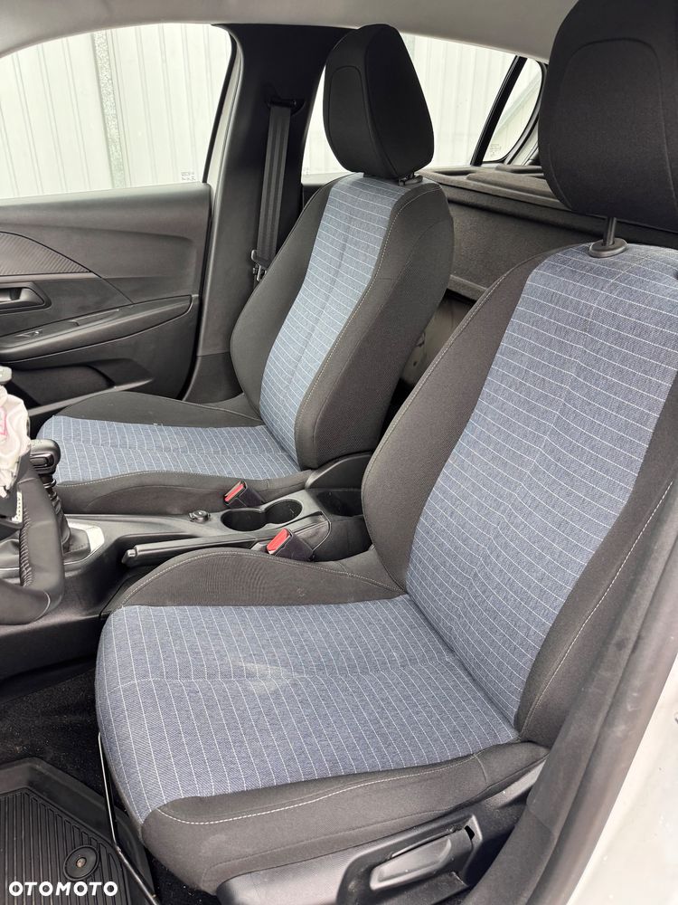 Peugeot 208 - 12