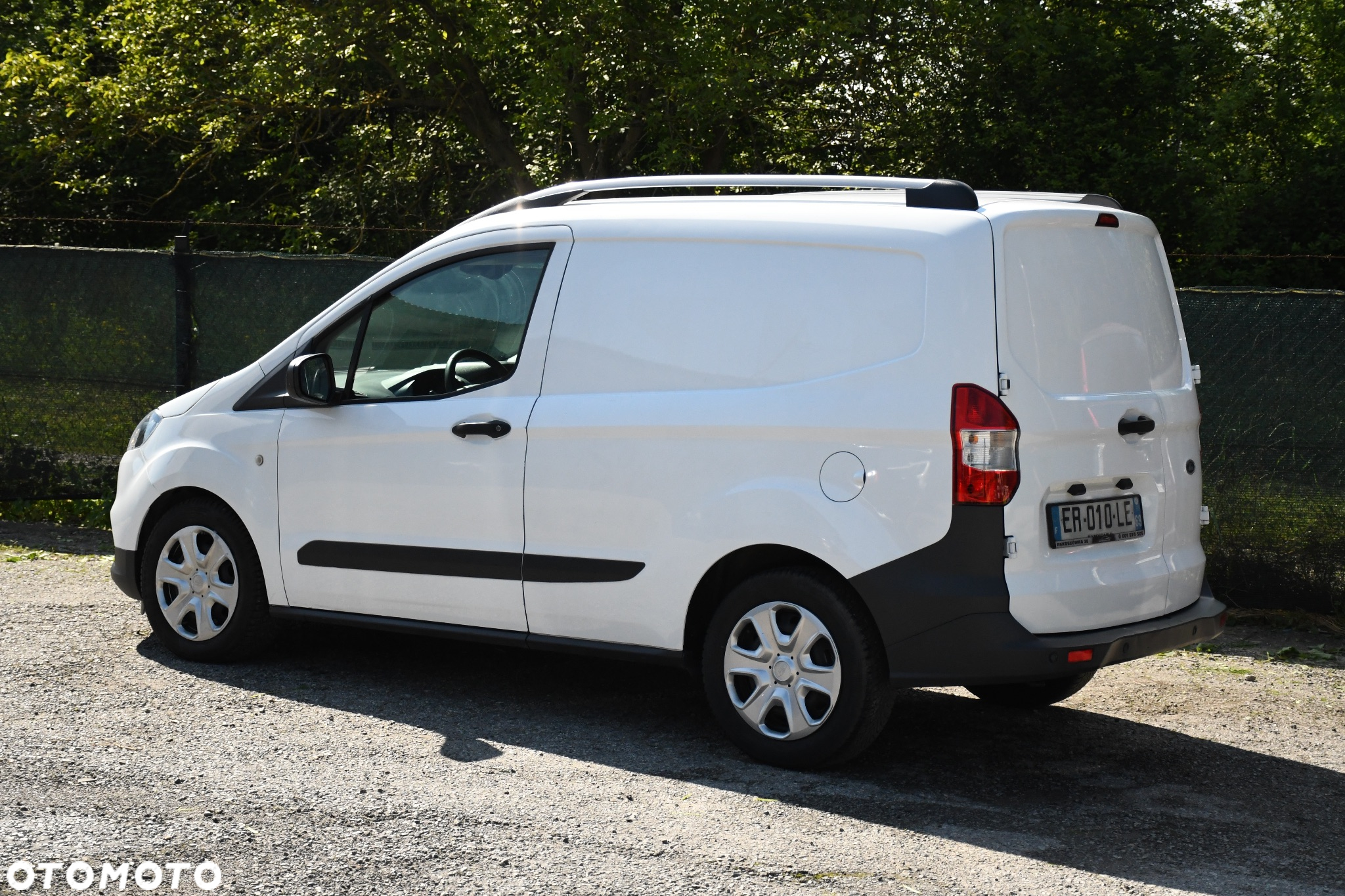 Ford Transit Courier - 10