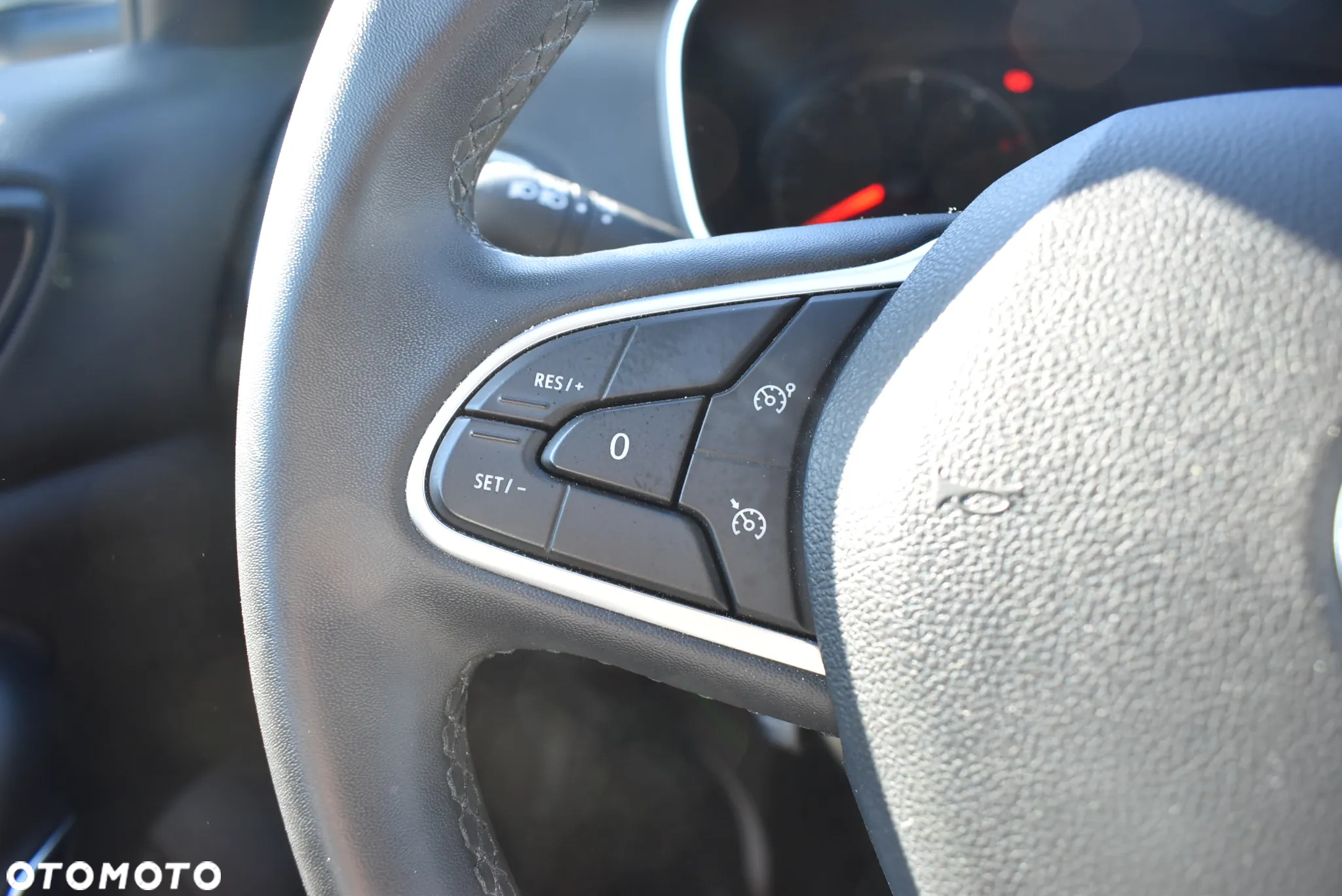 Renault Megane 1.3 TCe FAP Zen - 24