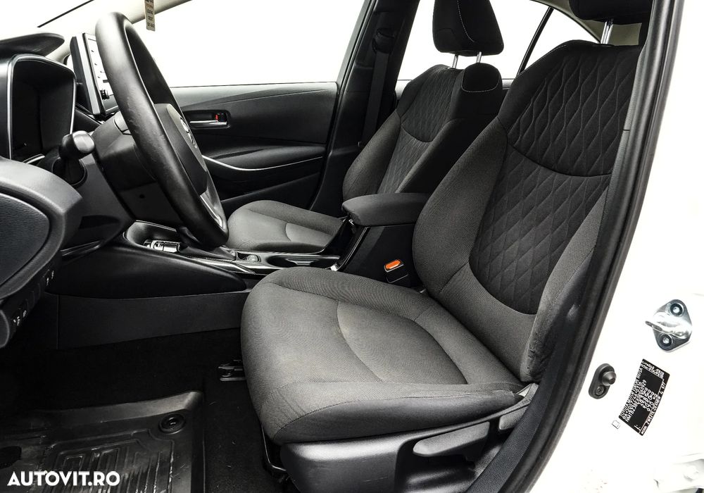 Toyota Corolla Sedan 1.8 HSD Dynamic - 13