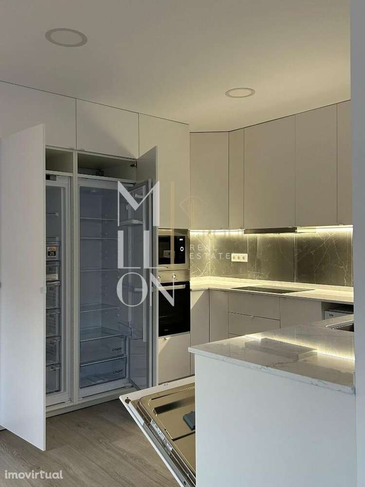 Moradia Bi-Familiar T7 em Queijas, Oeiras - Grande imagem: 2/24