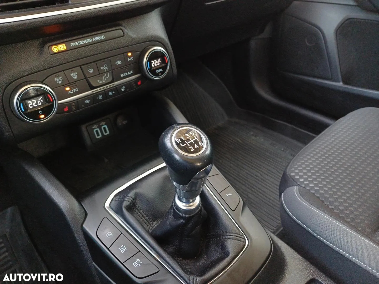 Ford Focus 1.5 EcoBlue Connected - 16