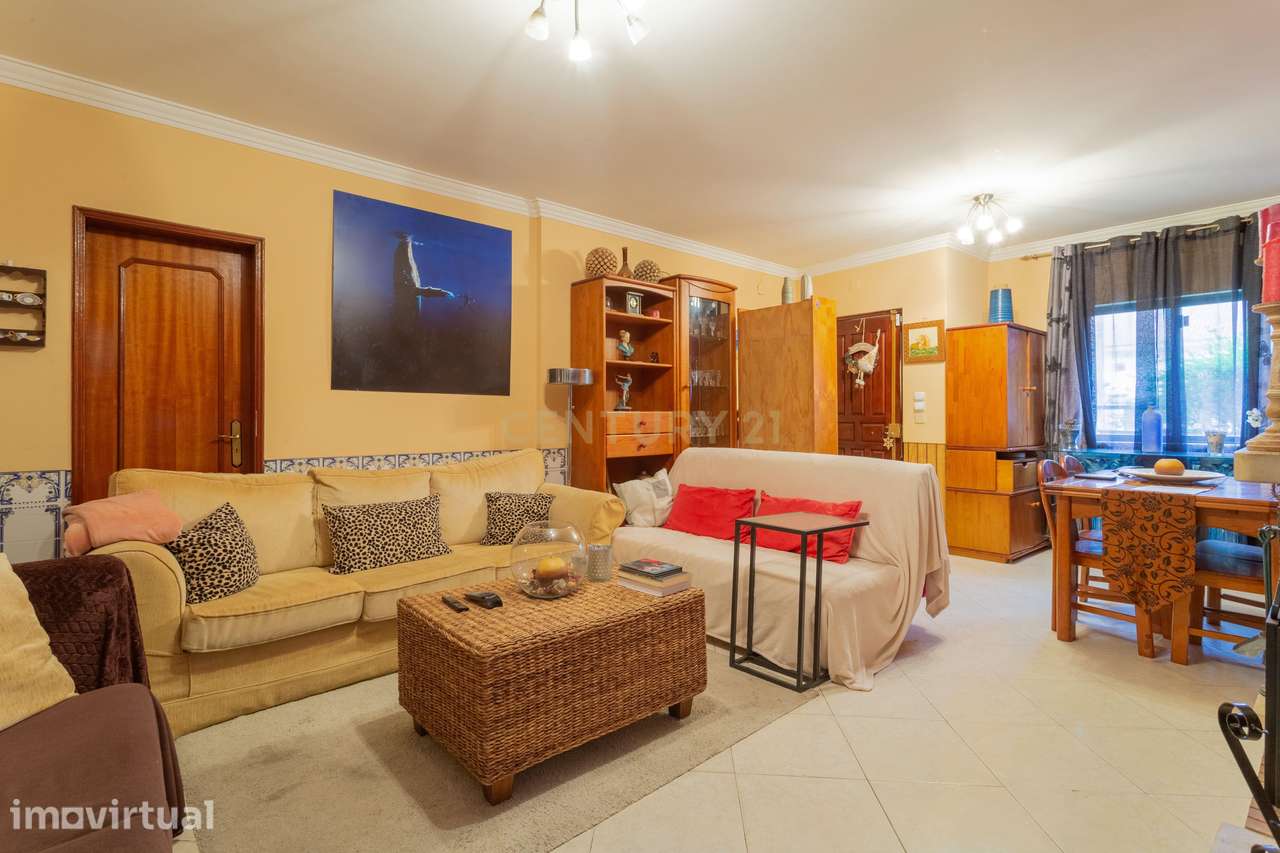 Andar de Moradia - Excelente Espaço Exterior / Terraço com 50 m² e Sui - Grande imagem: 2/29