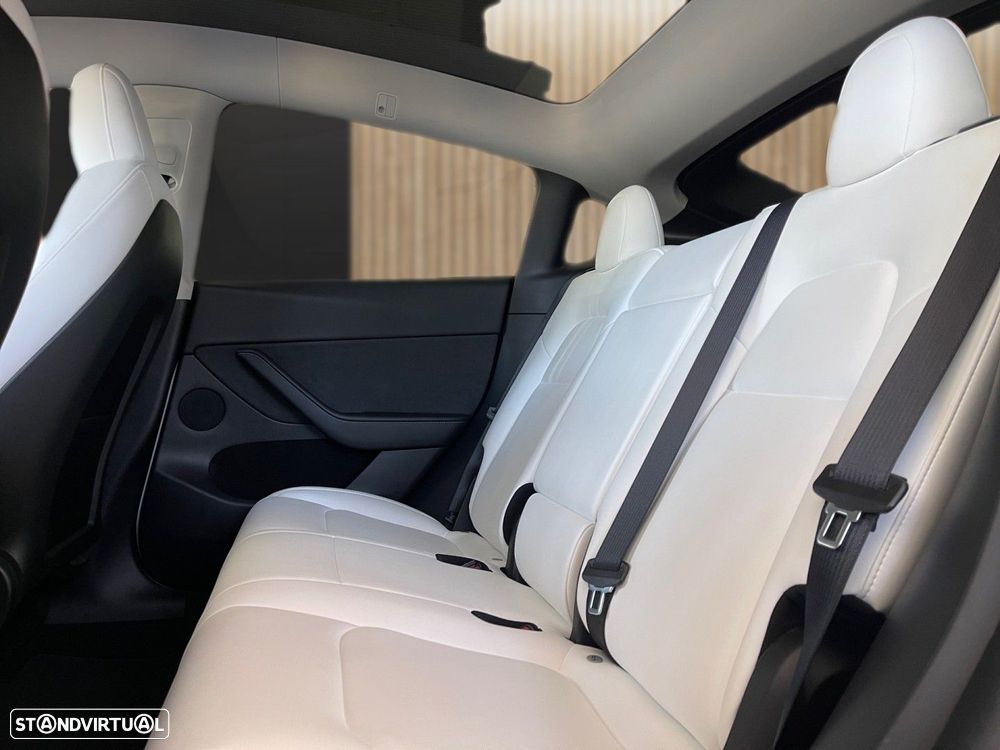 Tesla Model Y Long Range Dual Motor AWD - 8